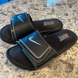 Mens/Boys Nike sandals size 8
